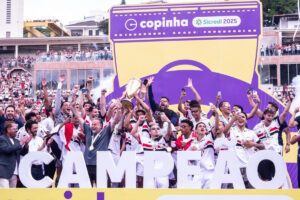 Jogadores do São Paulo comemoram título da Copinha (foto: Divulgação / São Paulo)