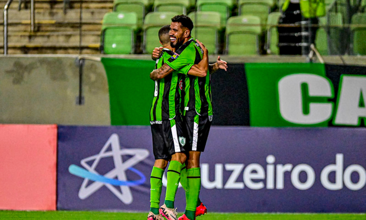 Jonathas, atacante do América em jogo no Mineiro (foto: Mourão Panda/América)