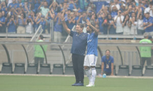 Pedrinho e Gabigol no Mineirão (foto: Alexandre Guzanshe/EM/D.A.Press)