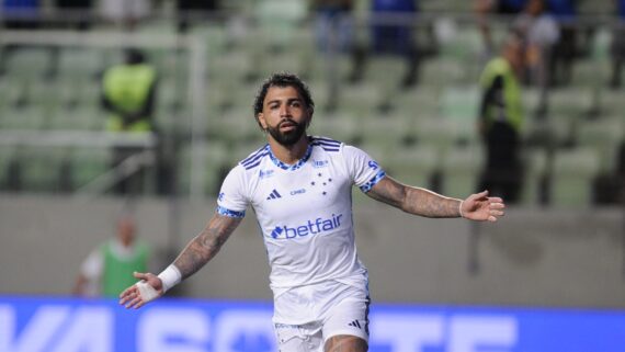 Gabigol anotou hat-trick no primeiro tempo de Itabirito x Cruzeiro (foto: Alexandre Guzanshe/EM D.A Press)