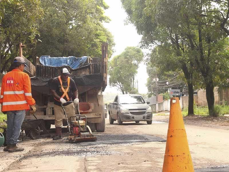 OPERAÇÃO TAPA BURACOS: Prefeitura de Timóteo realiza força tarefa para minimizar buracos na pista