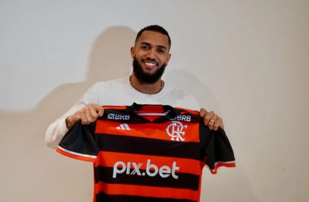 Juninho com a camisa do Flamengo (foto: Pedro de Andrade / CRF)