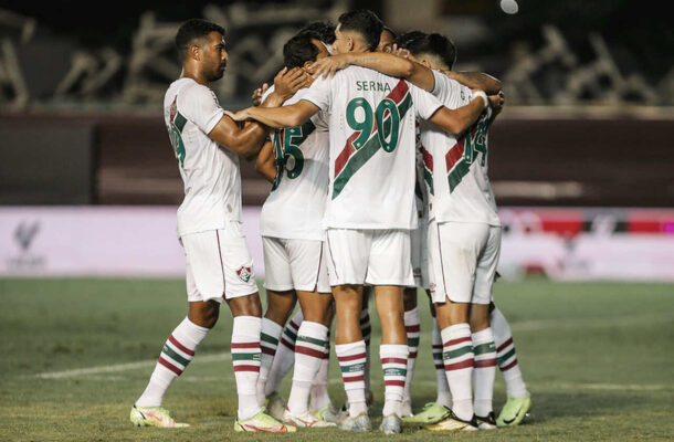 Jogadores celebram um dos gols do Fluminense sobre a Portuguesa (foto: Lucas Merçon / Fluminense FC)