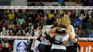 Praia vence clássico contra Mackenzie e segue em 1º na Superliga Feminina de Vôlei