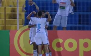 Promessa do Cruzeiro marca gol na Copinha e comemora à lá Gabigol; assista