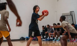 Promessa do basquete é morto em tiroteio a caminho da escola