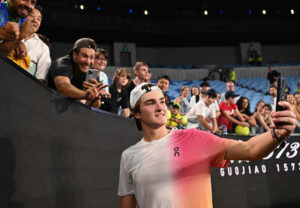 Saiba quem João Fonseca vai enfrentar na segunda rodada do Australian Open