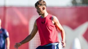 Jogador é titular do Sevilla (foto: Divulgação / redes sociais )