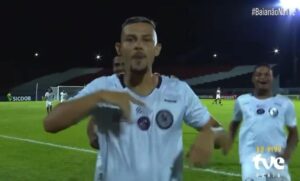 Matheus Firmino, camisa 10 do Jacuipense, mandou recado após fazer belo gol (foto: Reprodução/TVE Bahia)