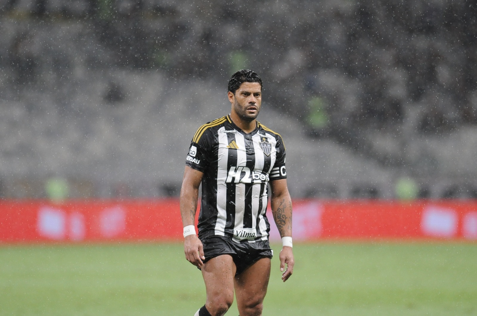 Hulk em ação durante clássico entre Atlético e América pelo Mineiro (foto: Alexandre Guzanshe/EM/D.A Press)