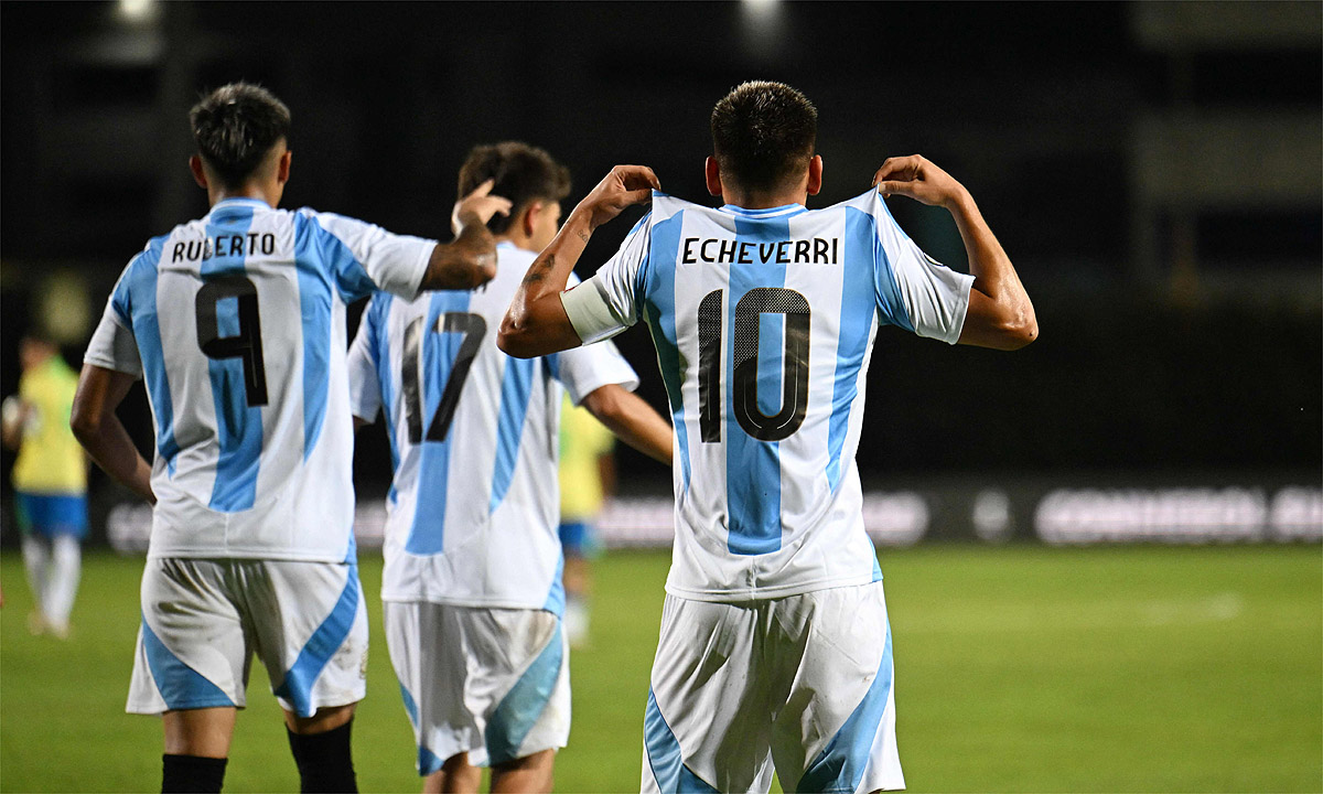 Claudio Echeverri fez dois gols para a Argentina contra o Brasil (foto: Juan BARRETO / AFP)