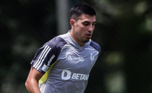 Rodrigo Battaglia, novo reforço do Boca Juniors, em treino pelo Atlético (foto: Pedro Souza/Atlético)