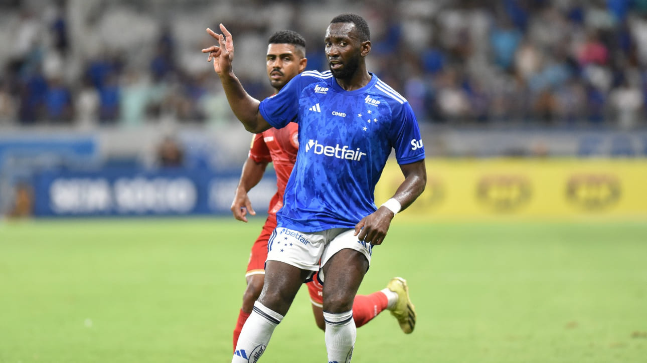 Bolassie, atacante do Cruzeiro, durante vitória por 1 a 0 sobre o Tombense, pelo Mineiro (foto: Ramon Lisboa/EM/D.A Press)