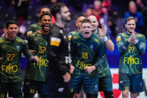 Time do Brasil comemorando classificação às quartas de final do Mundial de Handebol (foto: COB/Divulgação)