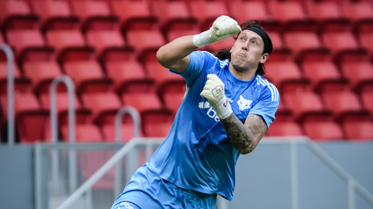 Cássio, goleiro do Cruzeiro, durante aquecimento (foto: Gustavo Aleixo/Cruzeiro)