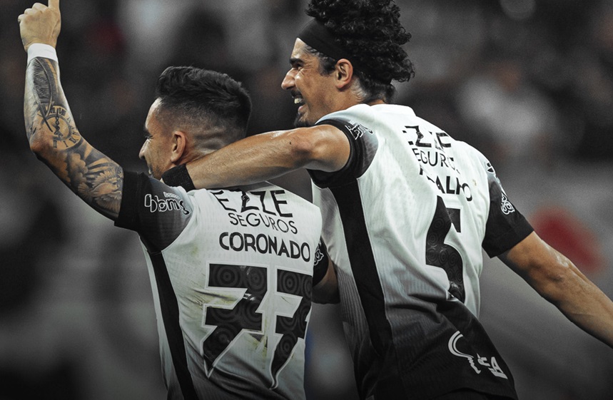 Coronado comemora gol na vitória do Corinthians sobre o Vale Clube (foto: Corinthians)