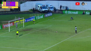 Frame penalidades no jogo entre São Paulo e Fluminense, pelas oitavas da Copinha (foto: Reprodução/CazéTV)