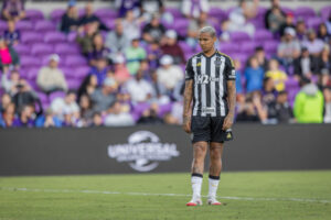 Deyverson desperdiçou um dos pênaltis do Atlético diante do Orlando City (foto: Pedro Souza/Atlético)