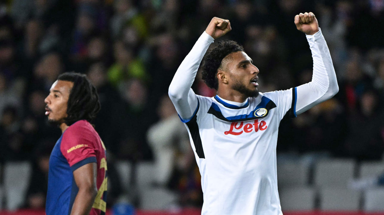 Éderson, volante do Atalanta, comemorando gol sobre Barcelona (foto: Javier Soriano/AFP)