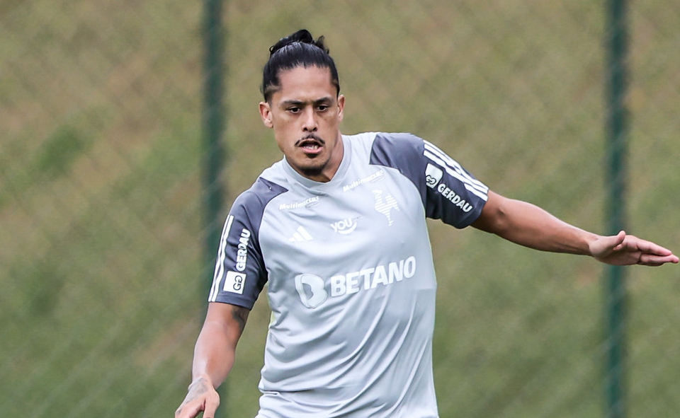 Zagueiro Mauricio Lemos durante o treino do Atlético nesta segunda-feira (4/3) (foto: Pedro Souza/Atlético)