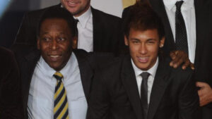 Pelé (esquerda) e Neymar (direita), ídolos do Santos (foto: FRANCK FIFE/AFP)