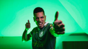 Palmeiras chega a R$ 187 milhões em reforços e bate recorde de ‘era Leila’