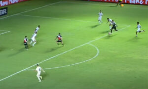 Paulo Henrique, ex-lateral do Atlético, fez belo gol pelo Vasco (foto: Vasco TV/Reprodução)