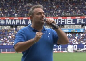 Alexandre Mattos durante apresentação de reforços do Cruzeiro (foto: Divulgação/Cruzeiro)