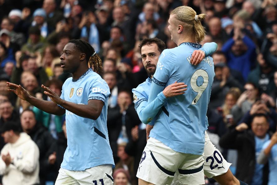 Elenco do Manchester City (foto: Darren Staples / AFP)