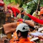 Bombeiros retiram corpos de vítimas soterradas em Ipatinga: cidade tem 9 mortes