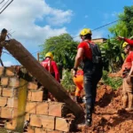 Chuvas em Ipatinga: bombeiros encontram corpo de 10° morto após soterramentos