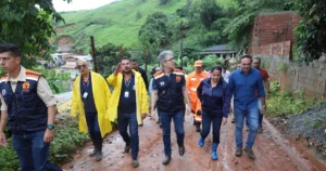 Deslizamentos em Ipatinga (MG): Zema lamenta mortes e alerta população para previsão de mais chuva