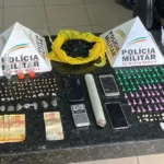 Barras de maconha e microtubos de cocaína são apreendidas em Caratinga