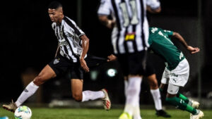 Wendrik em ação pelo time Sub-17 do Atlético, em 2020 (foto: Divulgação/Atlético)