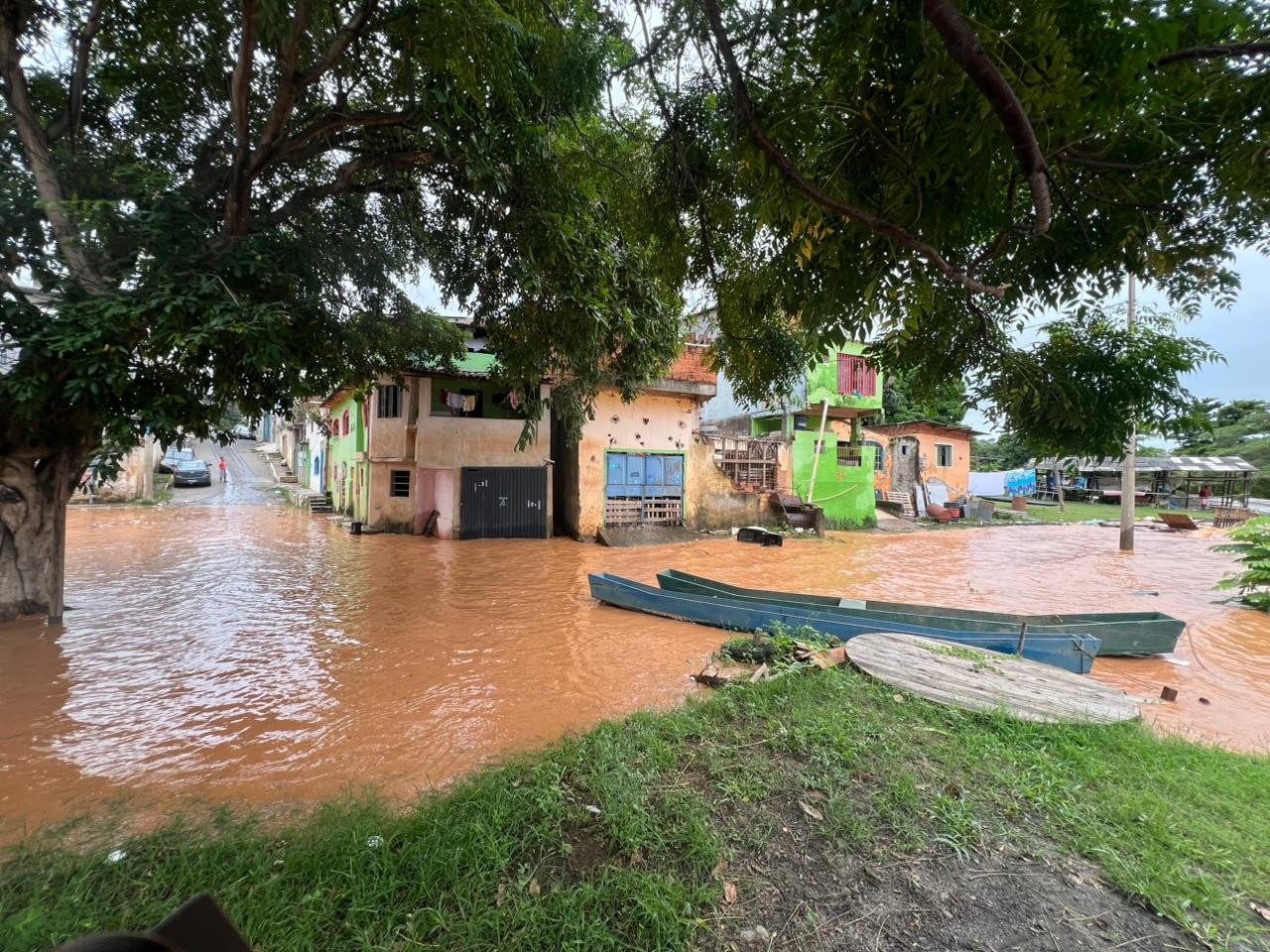 Após alta, Rio Doce deve baixar durante a tarde desta terça-feira (14), em Governador Valadares