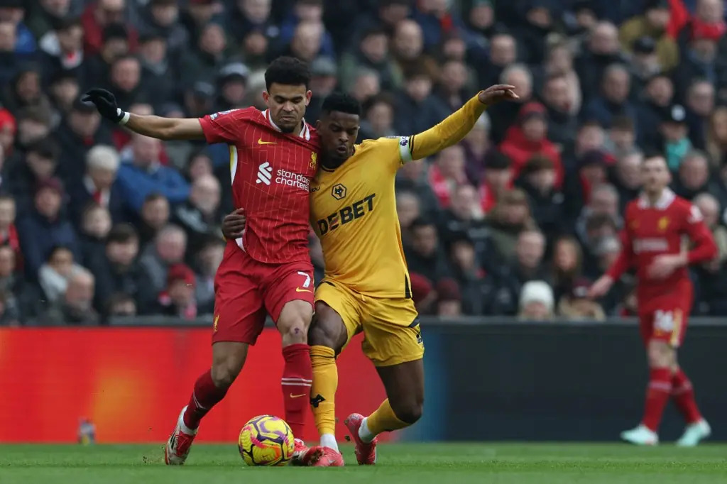 Liverpool bateu Wolves por 2 a 1 (foto: Darren Staples/AFP)