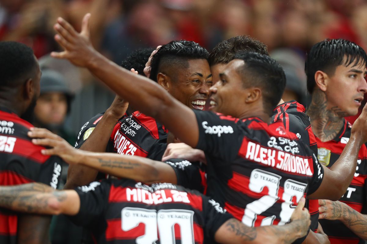 Elenco do Flamengo celebra gol (foto: Gilvan de Souza/Flamengo)