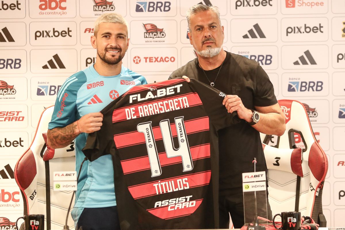 Arrascaeta recebe homenagem no Flamengo (foto: Gilvan de Souza/Flamengo
)