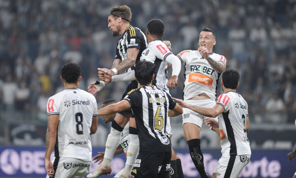 Lance do jogo entre Atlético e Athletic no Mineirão - (foto: Alexandre Guzanshe/EM/DA.Press)