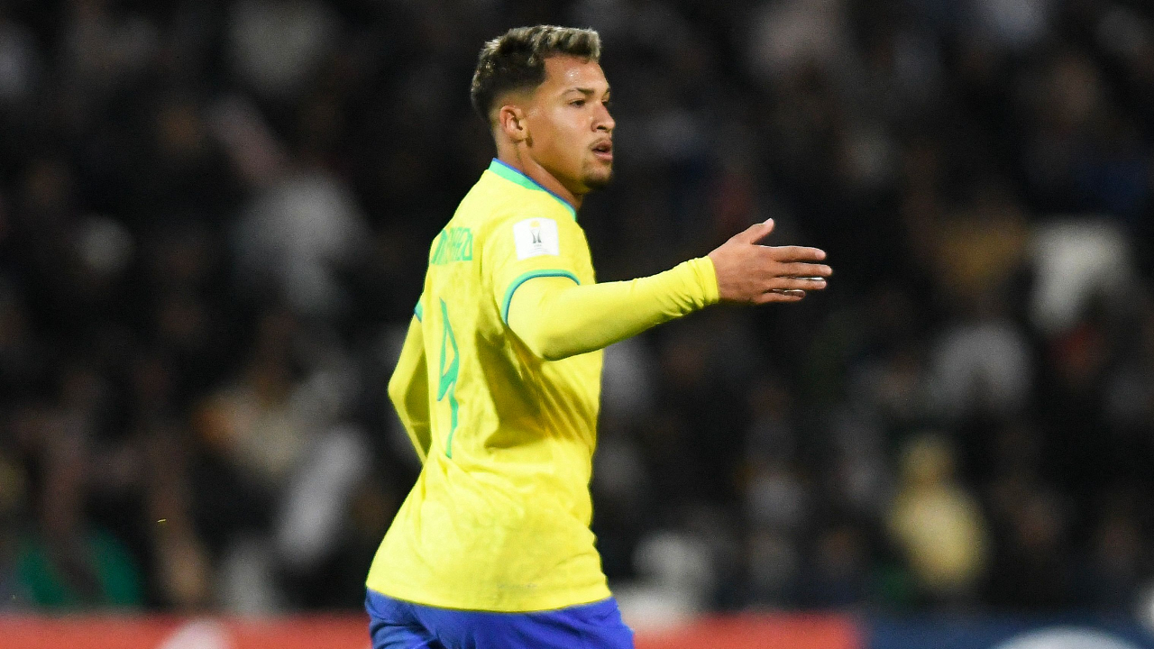 Marcos Leonardo com a camisa da Seleção Brasileira Sub-20 (foto: Andres Larrovere / AFP)