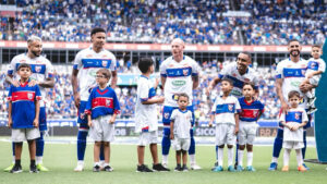 Time do Betim perfilado no Mineirão antes de duelo com Cruzeiro (foto: Reprodução Instagram Betim)