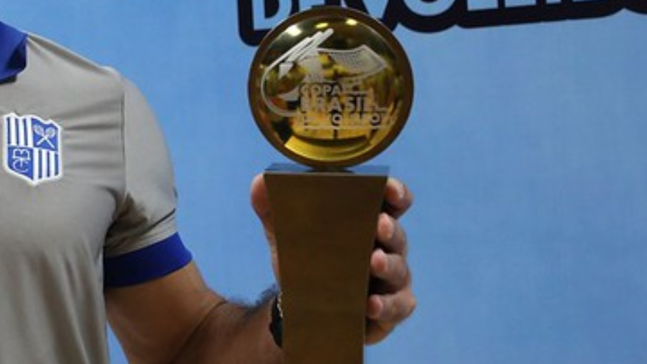 Troféu da Copa Brasil Masculina de Vôlei de 2022 conquistado pelo Minas (foto: Orlando Bento / Minas Tênis Clube)