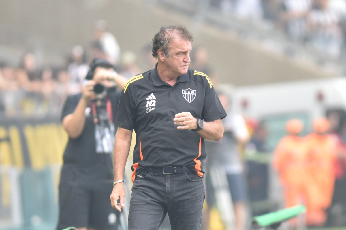 Cuca durante jogo do Atlético no Mineirão (foto: Ramon Lisboa/EM/DA.Press)