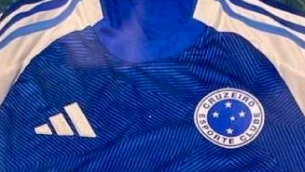 Foto vazada de nova camisa do Cruzeiro (foto: Reprodução redes sociais)