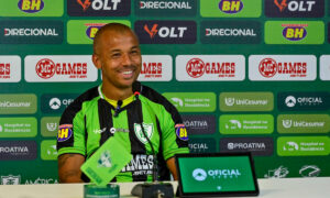 Mariano em apresentação no América (foto: Mourão Panda/América)