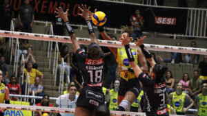 Sesi Bauru x Praia Clube no jogo dois das quartas de final da Superliga Feminina de Vôlei (foto: Marcelo Ferrazoli/Sesi-SP)