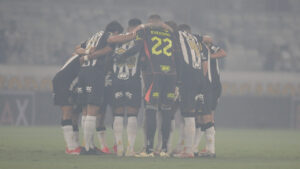 Time do Atlético reunido antes de jogo contra o Athletic pelo Mineiro no Mineirão (foto: Alexandre Guzanshe/EM D.A Press)