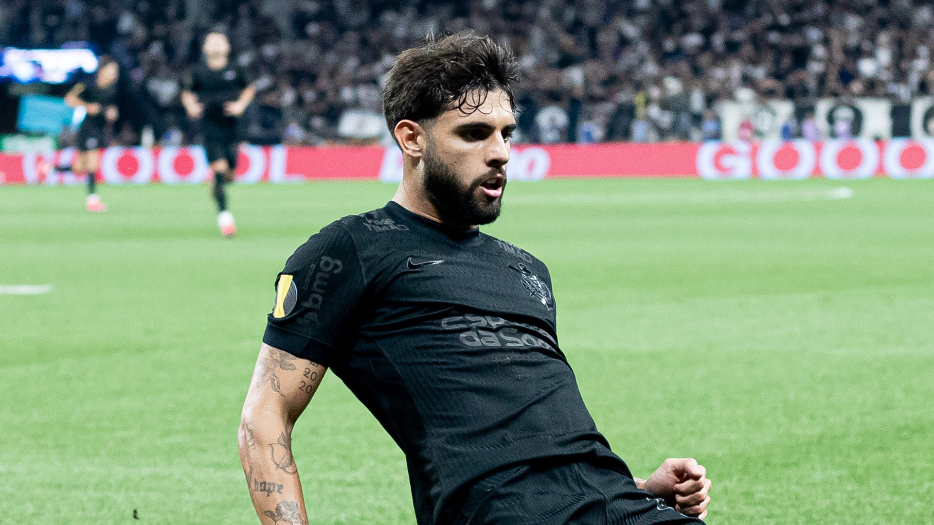 Yuri Alberto comemorando gol ajoelhado no gramado (foto: Foto: Agência Corinthians)