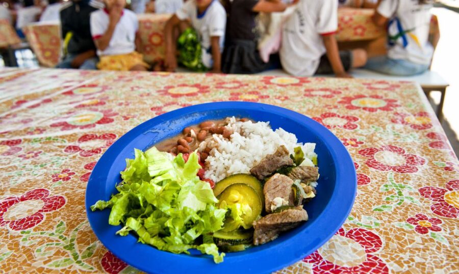 Timóteo oferta alimentação escolar de qualidade e balanceada