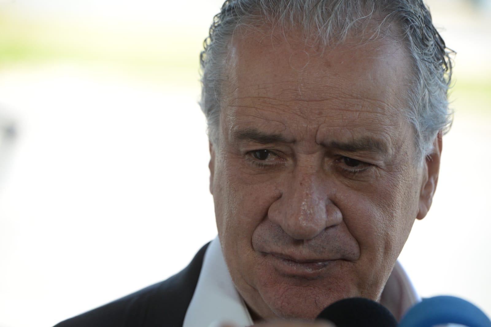 Sérgio Coelho, presidente do Atlético, no embarque do time para a final da Libertadores, na Argentina (foto: Túlio Santos/EM/D.A Press)